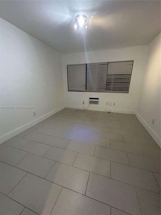 В аренду: $2,200 (1 спален, 1 ванн, 700 Квадратных фут)