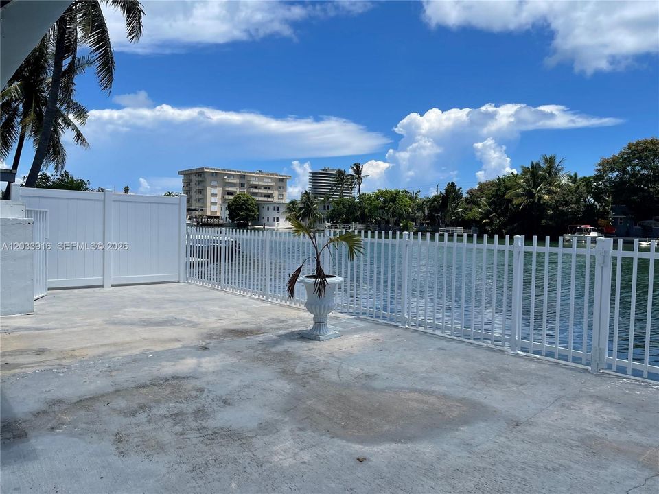 В аренду: $2,200 (1 спален, 1 ванн, 700 Квадратных фут)
