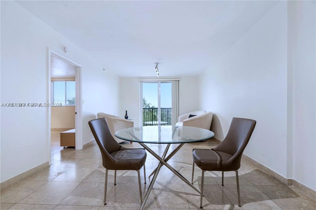 For Rent: $2,200 (1 beds, 1 baths, 750 Square Feet)