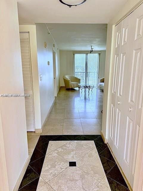 For Rent: $2,200 (1 beds, 1 baths, 750 Square Feet)