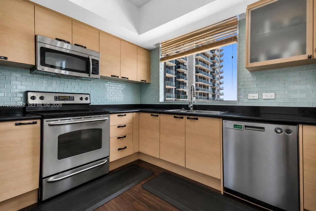 For Sale: $360,000 (3 beds, 2 baths, 1522 Square Feet)