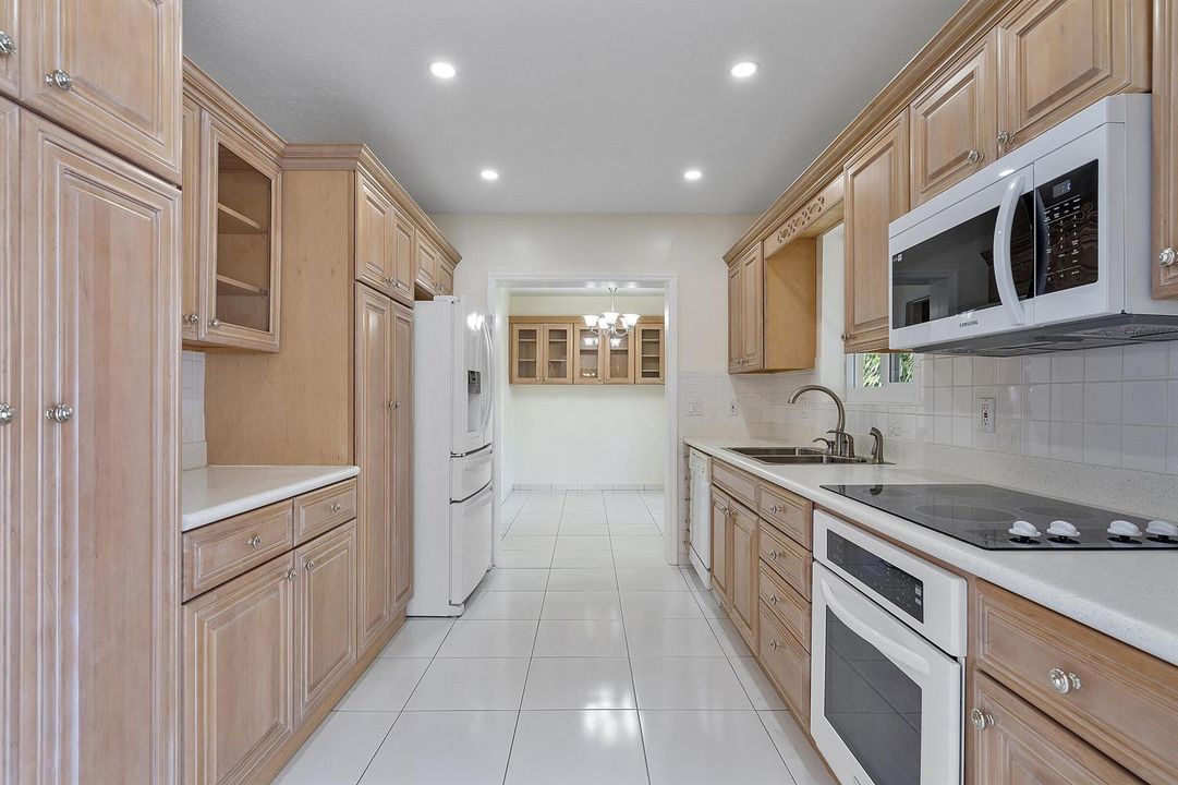 19-2475NE214thSt_019