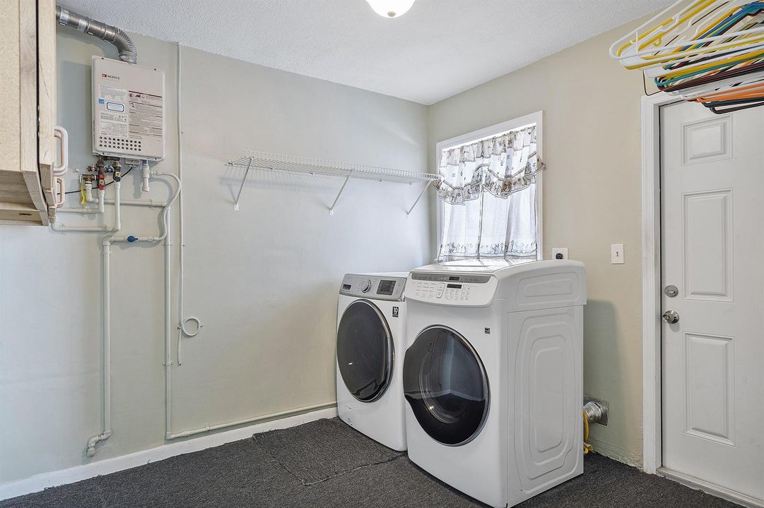 47-2475NE214thSt_047