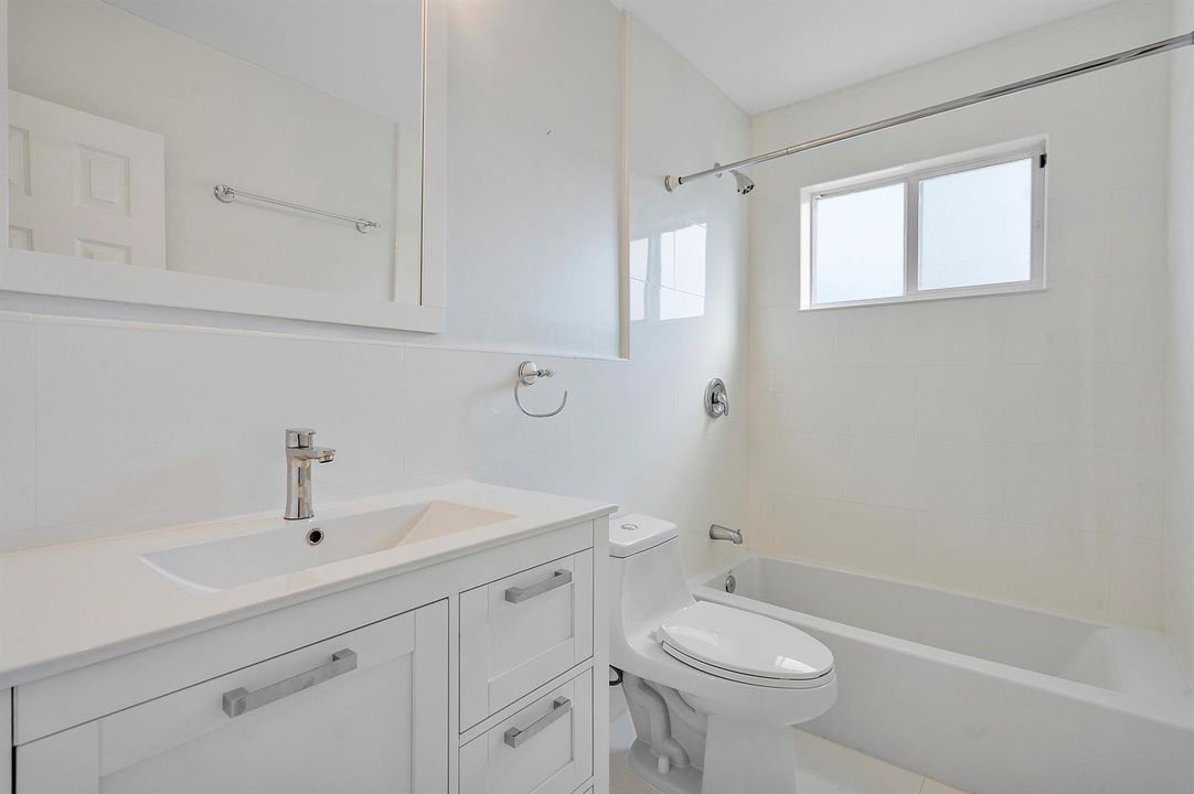 44-2475NE214thSt_044