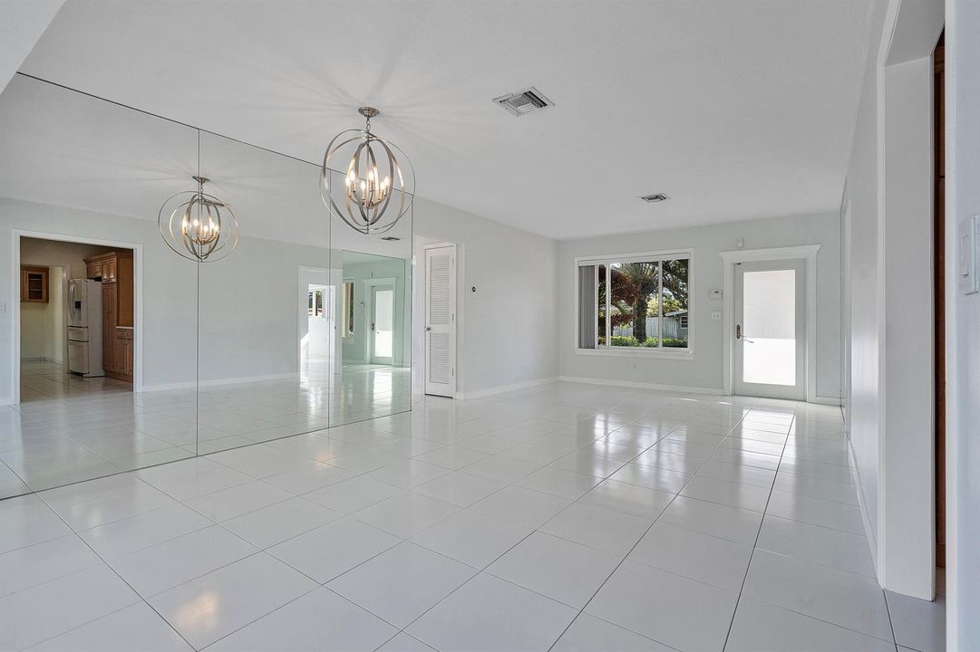 16-2475NE214thSt_016