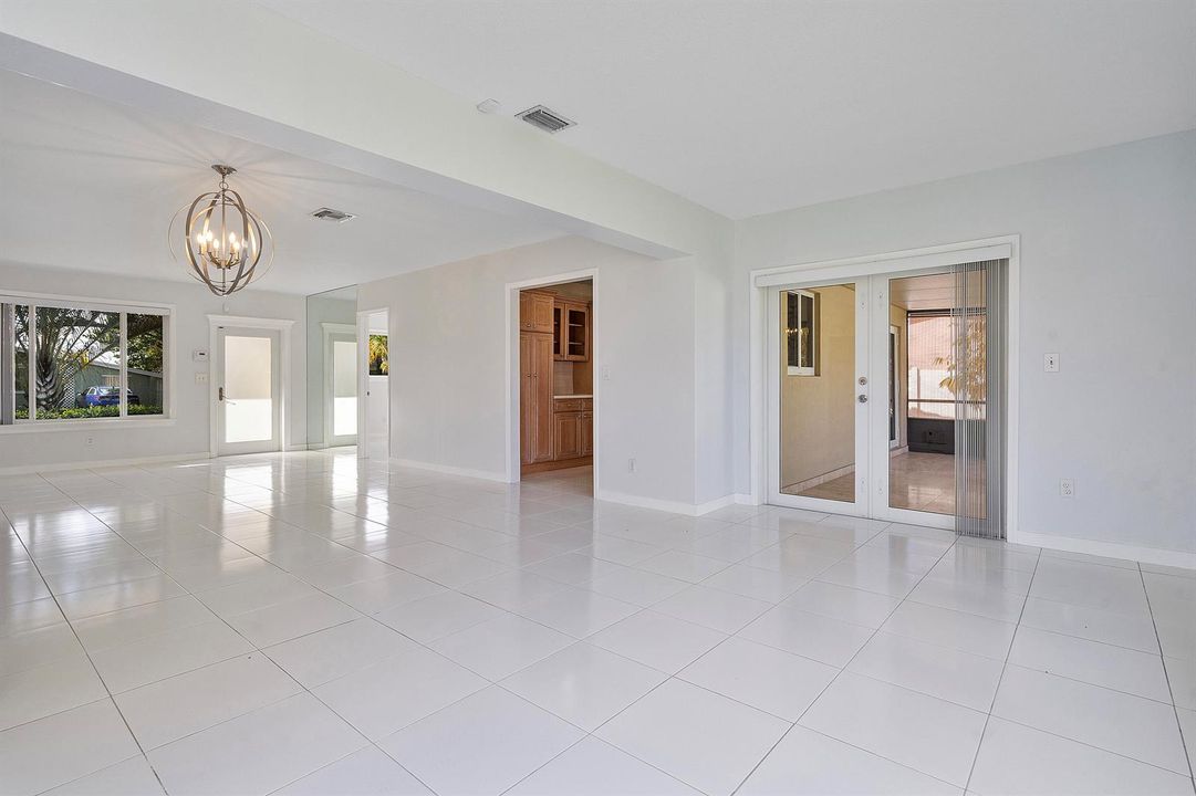 12-2475NE214thSt_012