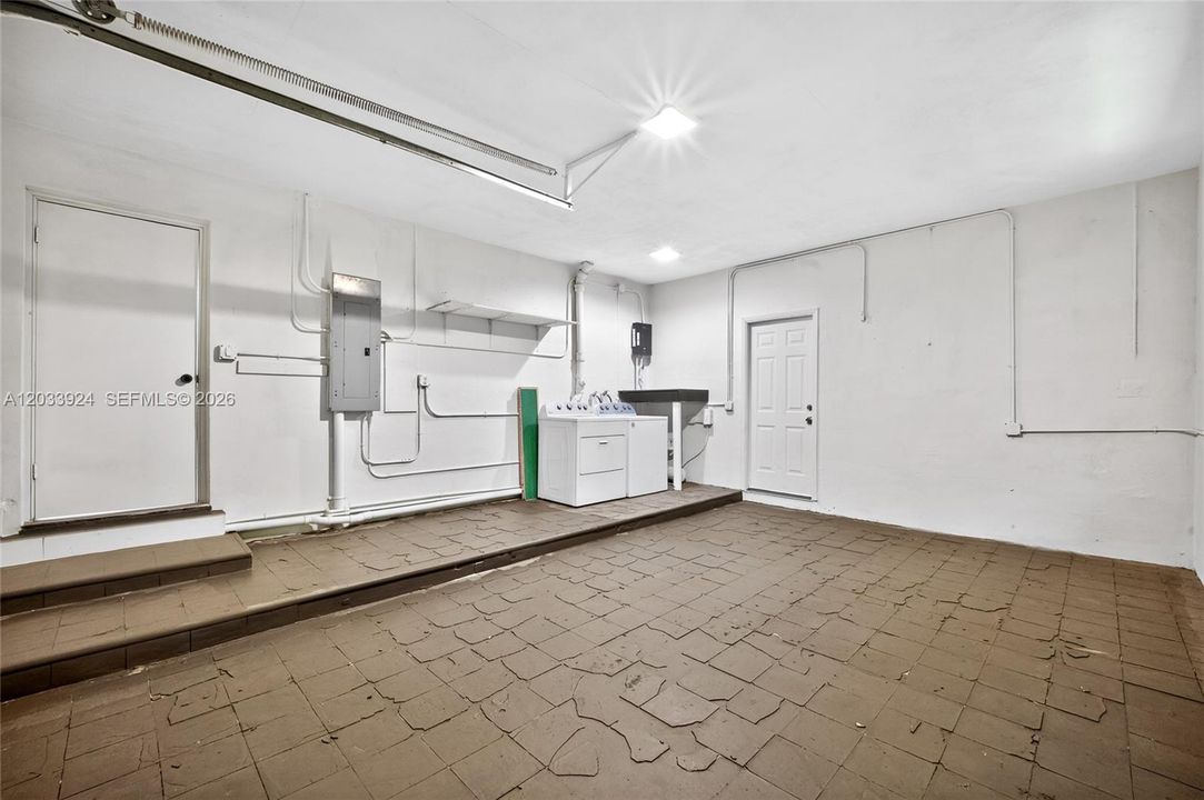 En Venta: $750,000 (6 camas, 4 baños, 2193 Pies cuadrados)
