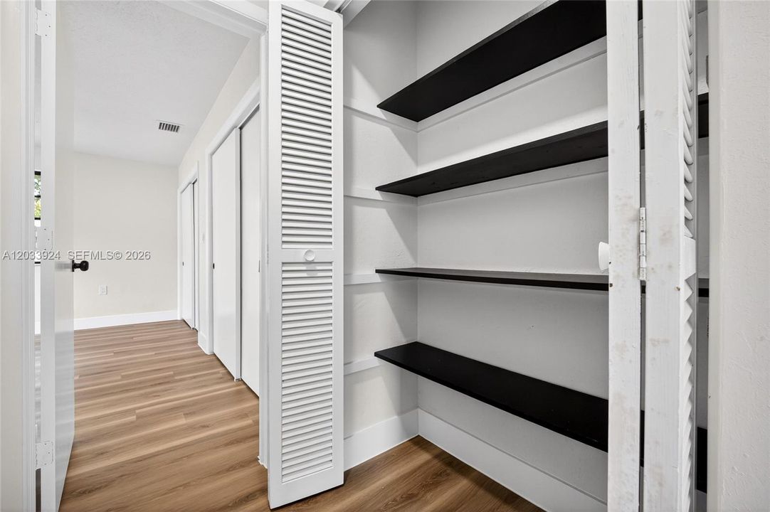 En Venta: $750,000 (6 camas, 4 baños, 2193 Pies cuadrados)
