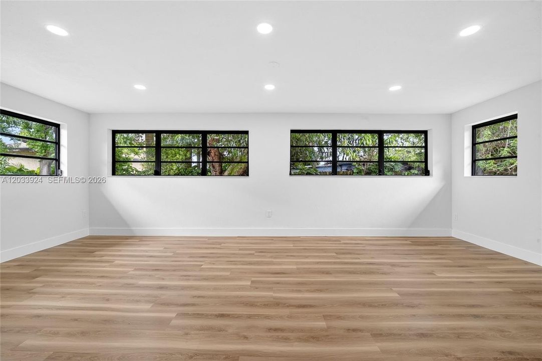 En Venta: $750,000 (6 camas, 4 baños, 2193 Pies cuadrados)