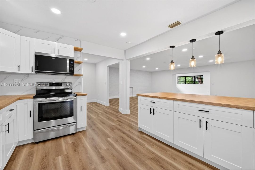 En Venta: $750,000 (6 camas, 4 baños, 2193 Pies cuadrados)