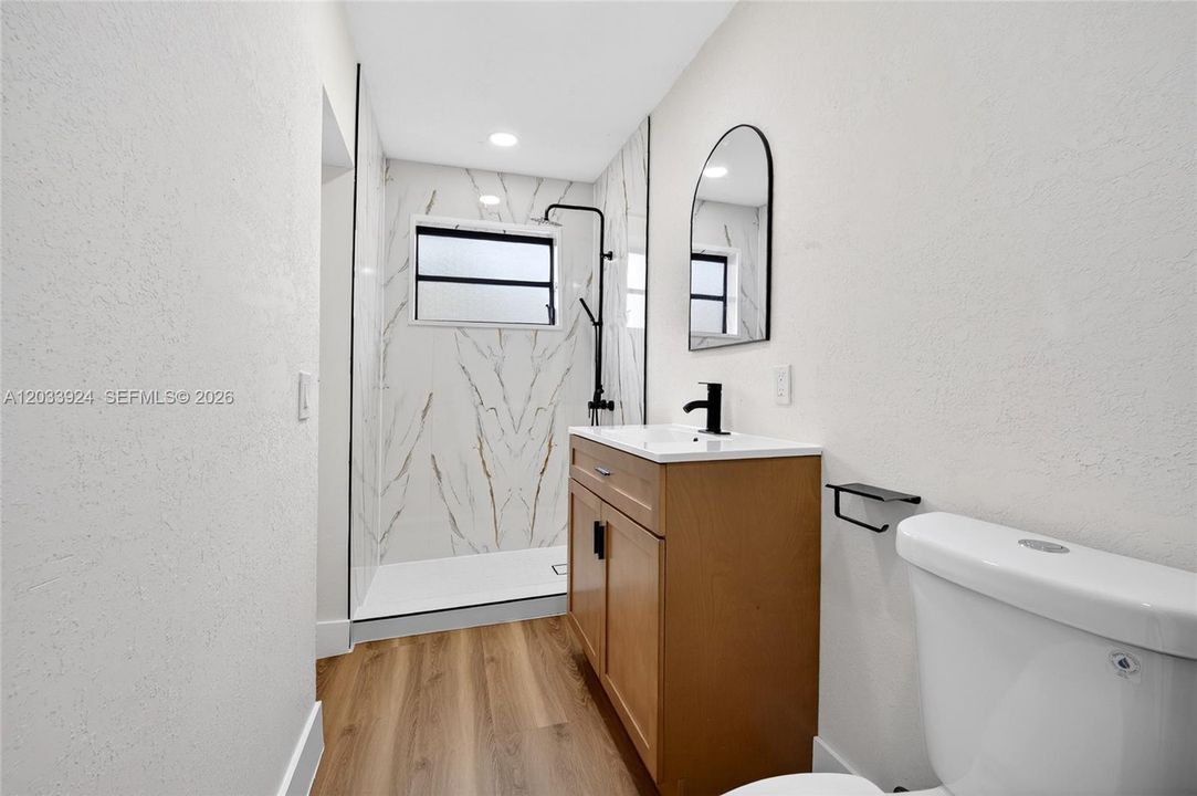 En Venta: $750,000 (6 camas, 4 baños, 2193 Pies cuadrados)