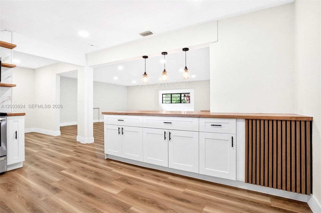 En Venta: $750,000 (6 camas, 4 baños, 2193 Pies cuadrados)