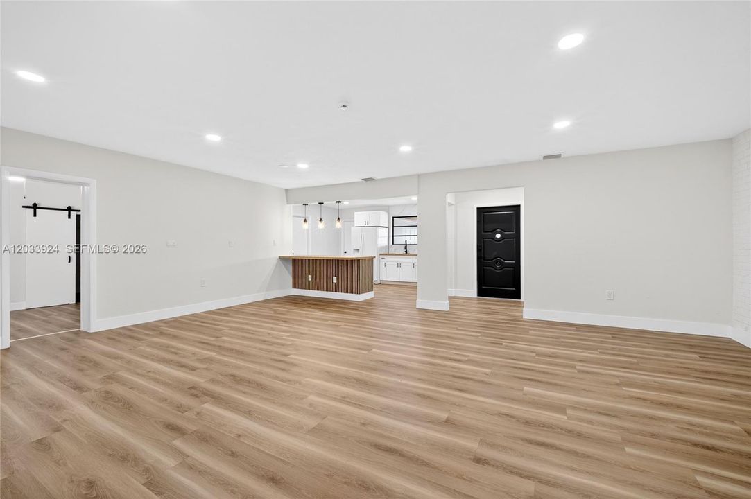 En Venta: $750,000 (6 camas, 4 baños, 2193 Pies cuadrados)