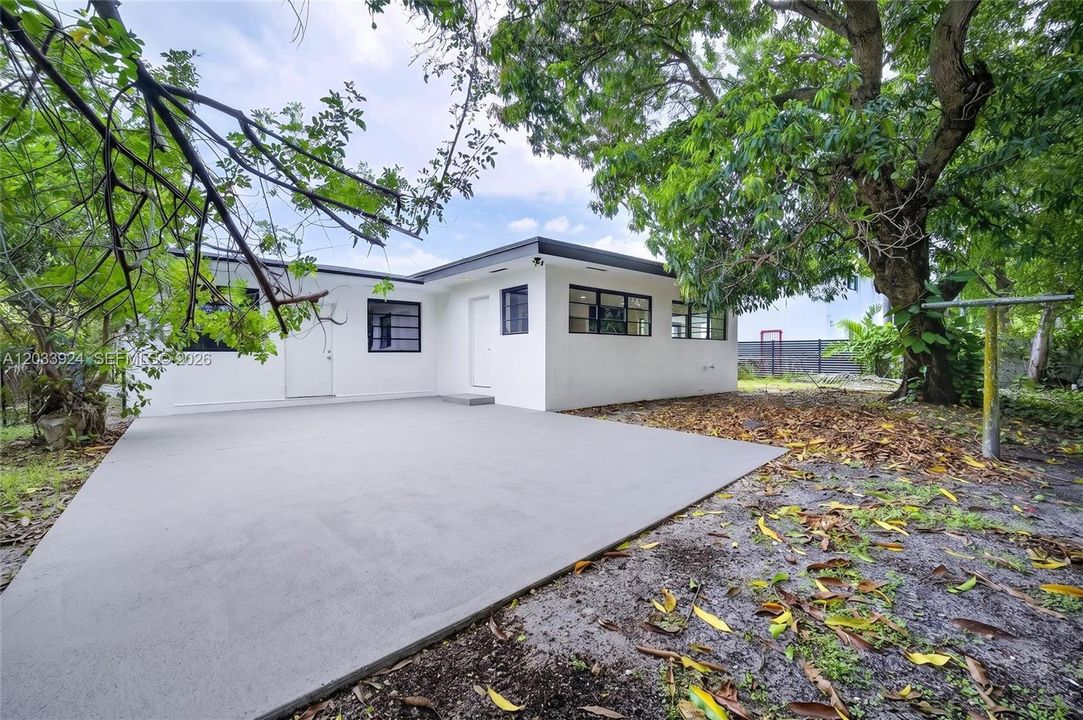 En Venta: $750,000 (6 camas, 4 baños, 2193 Pies cuadrados)