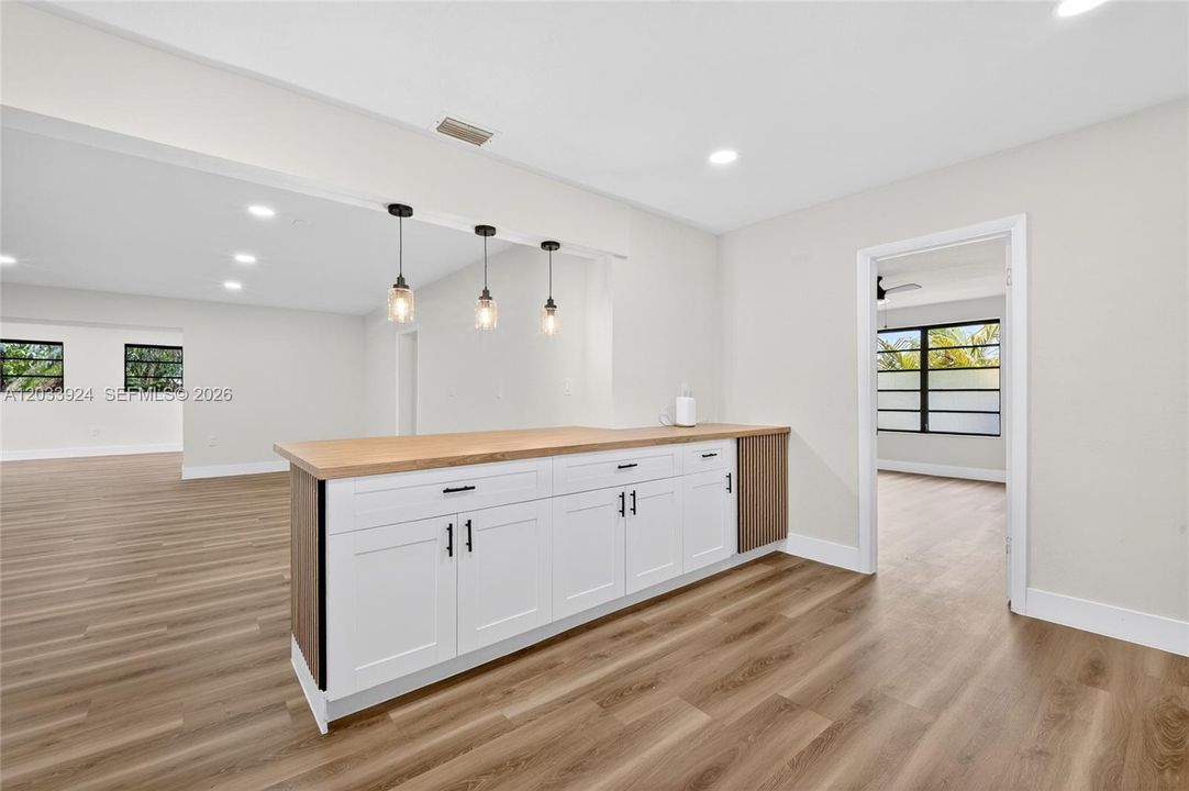 En Venta: $750,000 (6 camas, 4 baños, 2193 Pies cuadrados)