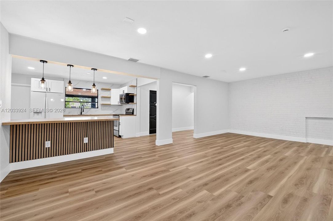 En Venta: $750,000 (6 camas, 4 baños, 2193 Pies cuadrados)