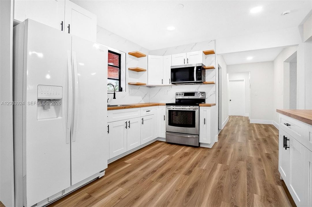 En Venta: $750,000 (6 camas, 4 baños, 2193 Pies cuadrados)