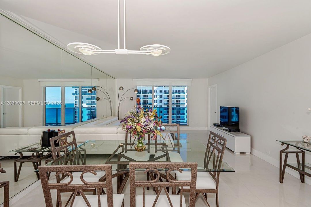 For Rent: $10,000 (1 beds, 1 baths, 960 Square Feet)