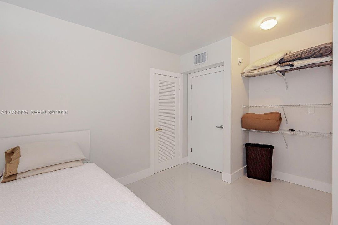 For Rent: $10,000 (1 beds, 1 baths, 960 Square Feet)