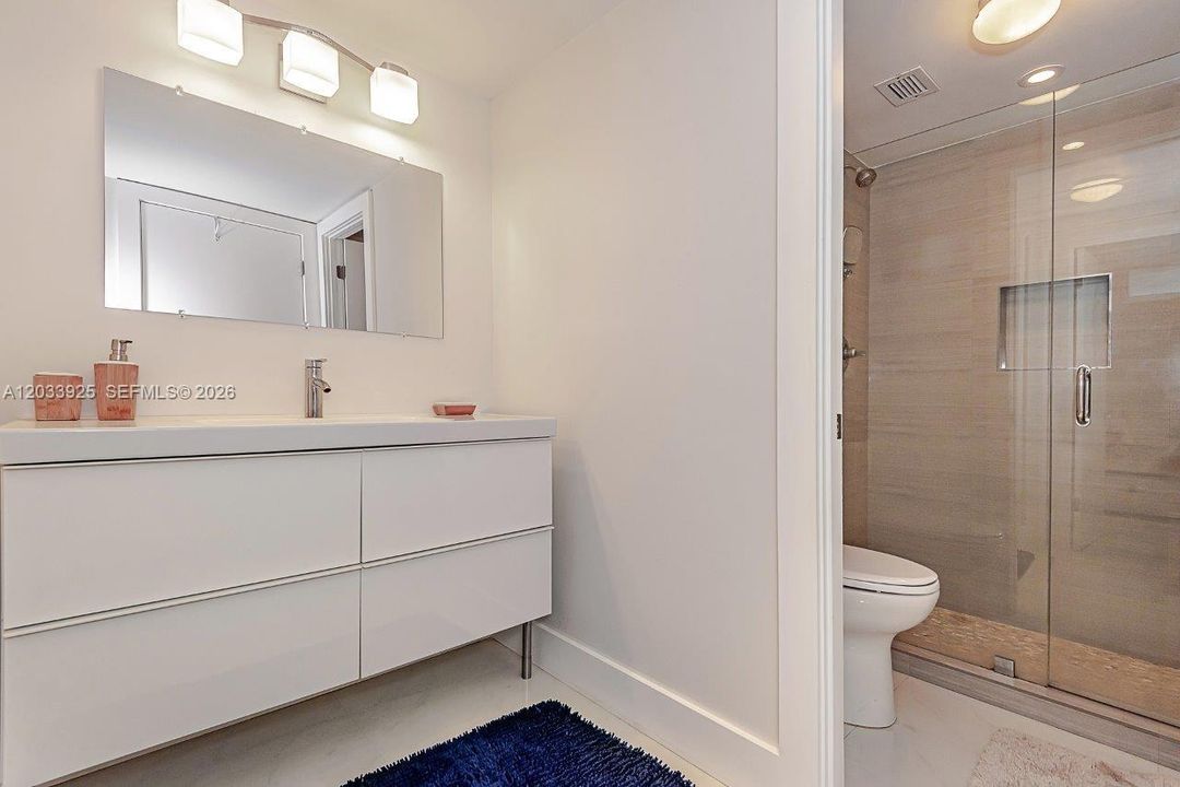 For Rent: $10,000 (1 beds, 1 baths, 960 Square Feet)