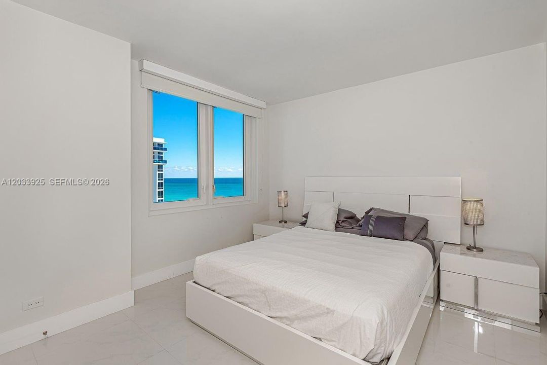 For Rent: $10,000 (1 beds, 1 baths, 960 Square Feet)
