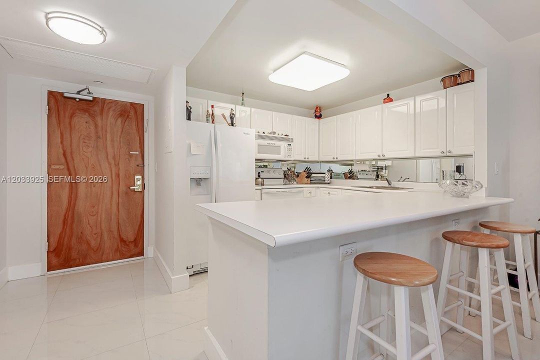 For Rent: $10,000 (1 beds, 1 baths, 960 Square Feet)