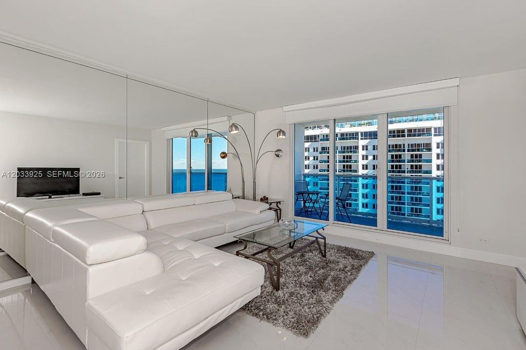 For Rent: $10,000 (1 beds, 1 baths, 960 Square Feet)
