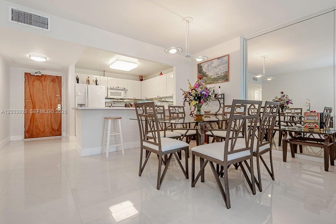 For Rent: $10,000 (1 beds, 1 baths, 960 Square Feet)