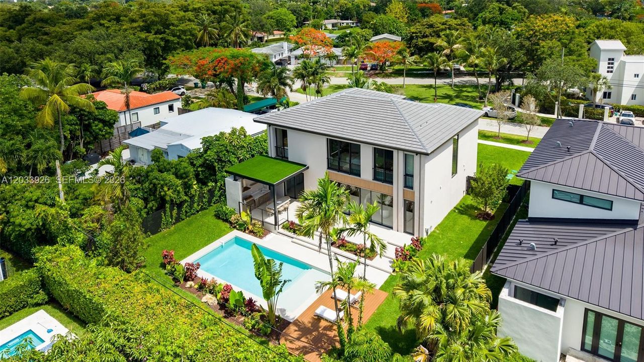 For Sale: $4,250,000 (5 beds, 6 baths, 3904 Square Feet)