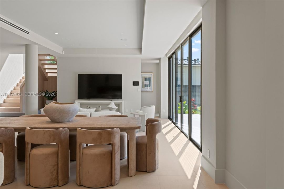 For Sale: $4,250,000 (5 beds, 6 baths, 3904 Square Feet)