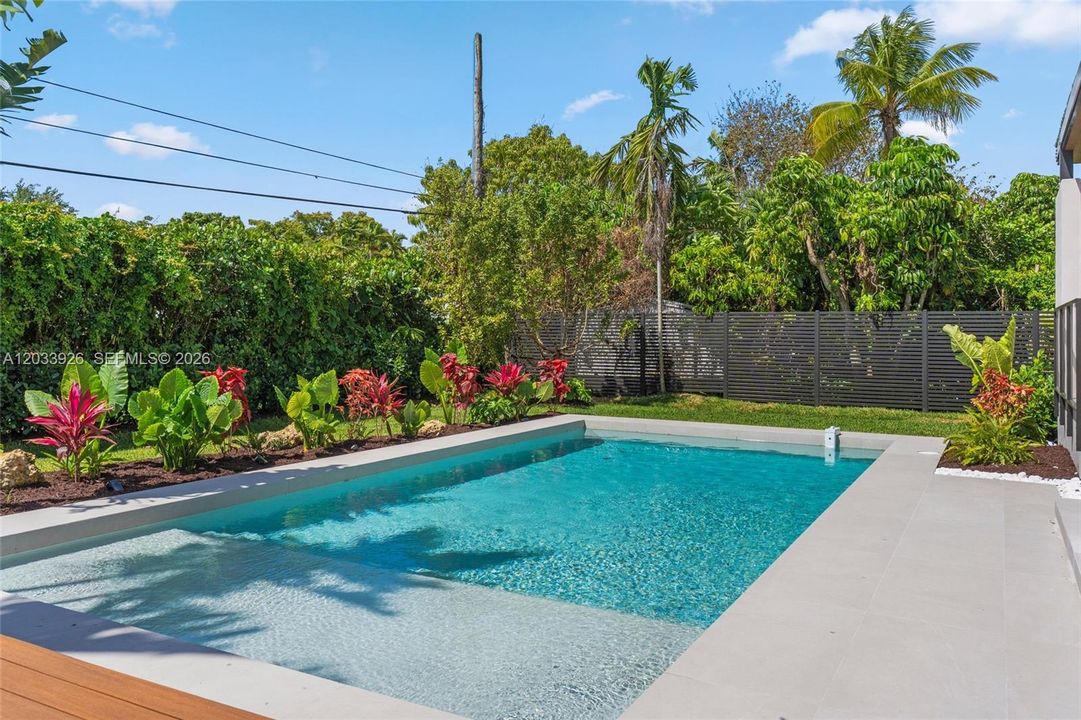 For Sale: $4,250,000 (5 beds, 6 baths, 3904 Square Feet)