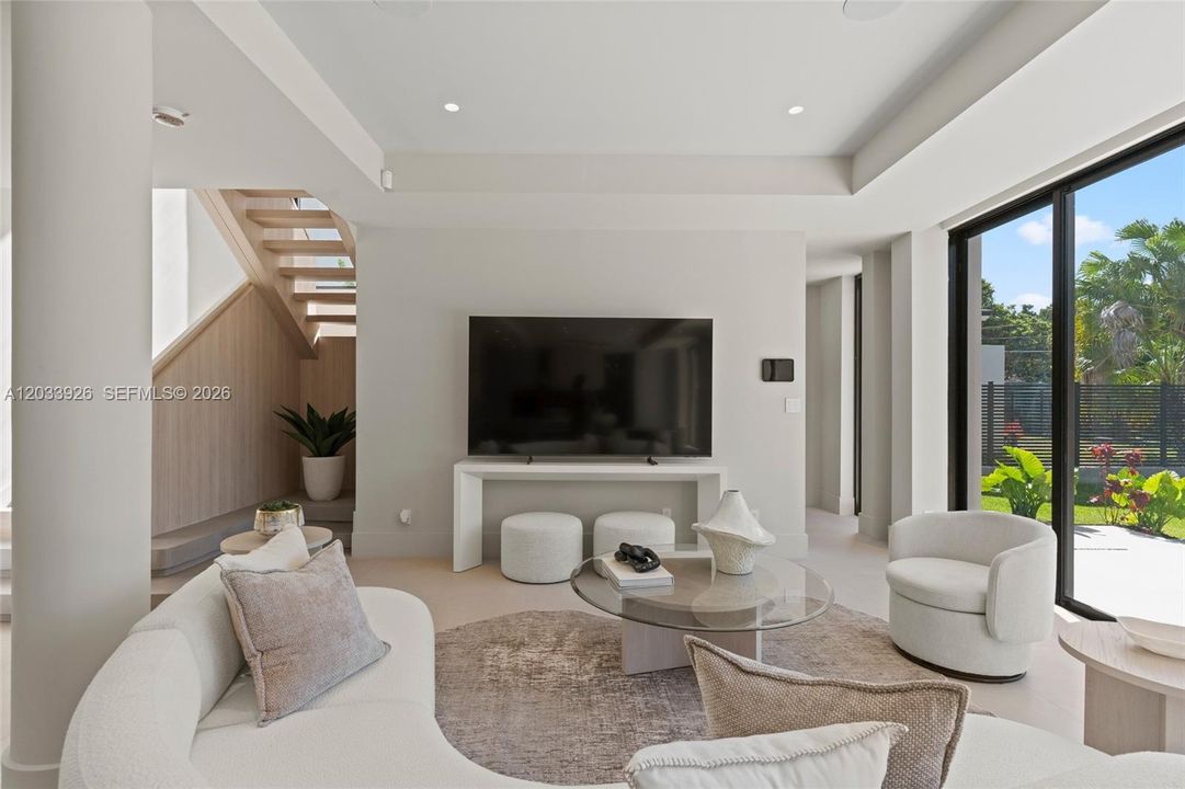 For Sale: $4,250,000 (5 beds, 6 baths, 3904 Square Feet)