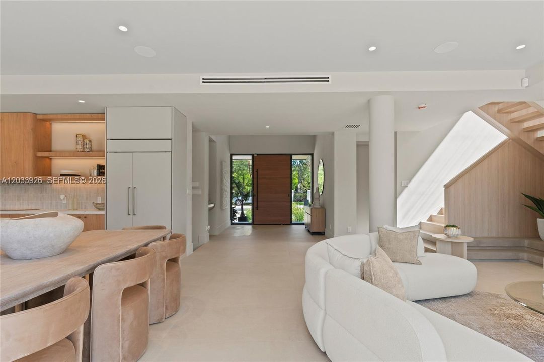 For Sale: $4,250,000 (5 beds, 6 baths, 3904 Square Feet)