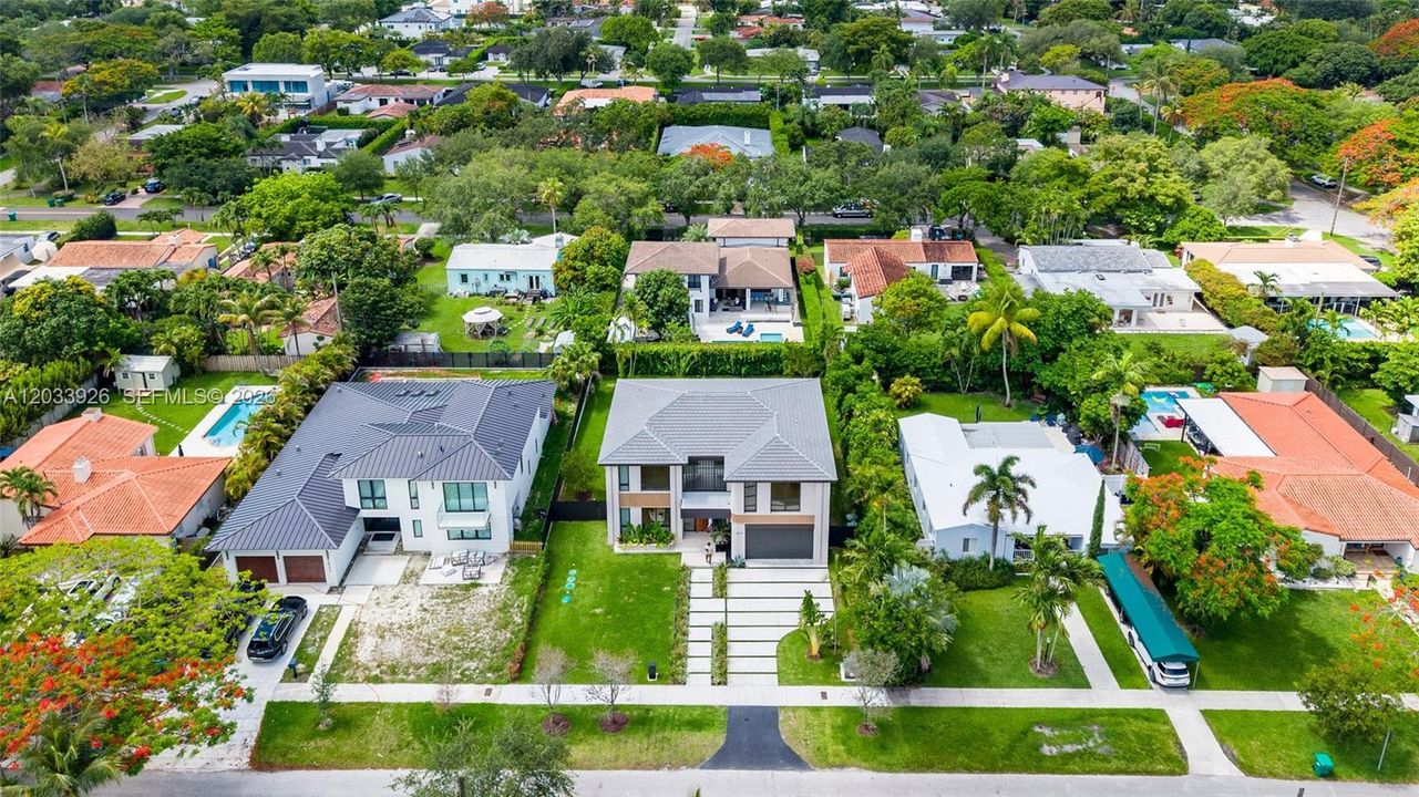 For Sale: $4,250,000 (5 beds, 6 baths, 3904 Square Feet)