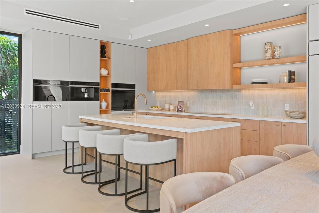 For Sale: $4,250,000 (5 beds, 6 baths, 3904 Square Feet)