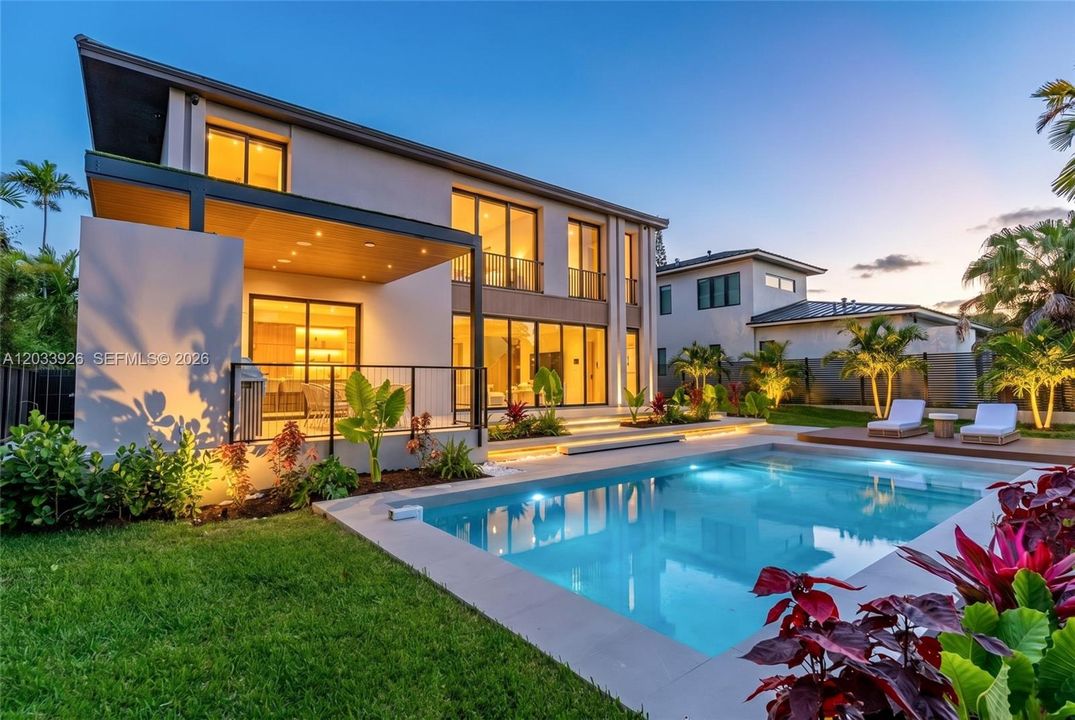 For Sale: $4,250,000 (5 beds, 6 baths, 3904 Square Feet)