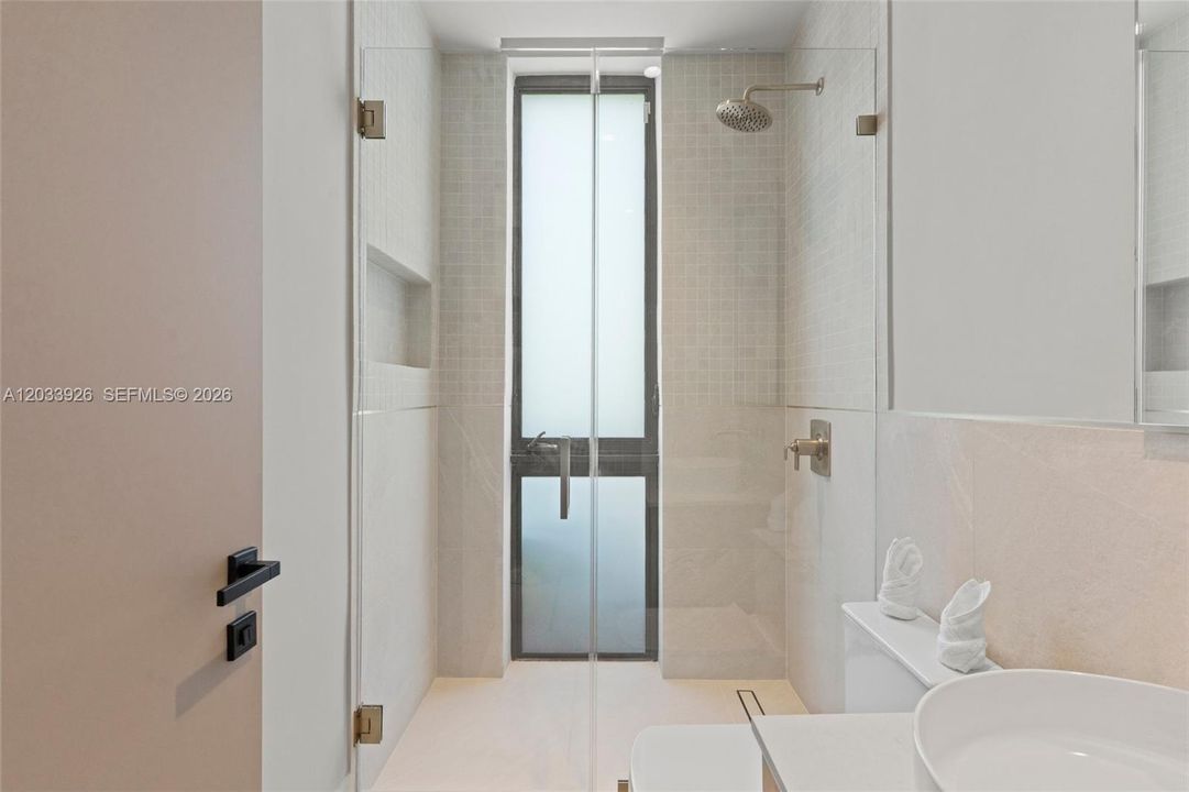 For Sale: $4,250,000 (5 beds, 6 baths, 3904 Square Feet)