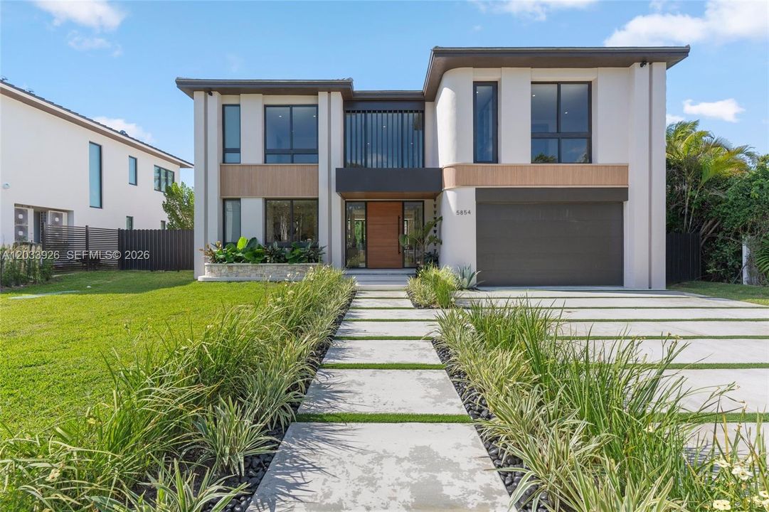 For Sale: $4,250,000 (5 beds, 6 baths, 3904 Square Feet)