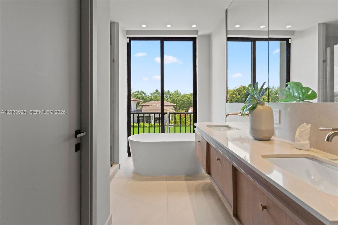 For Sale: $4,250,000 (5 beds, 6 baths, 3904 Square Feet)