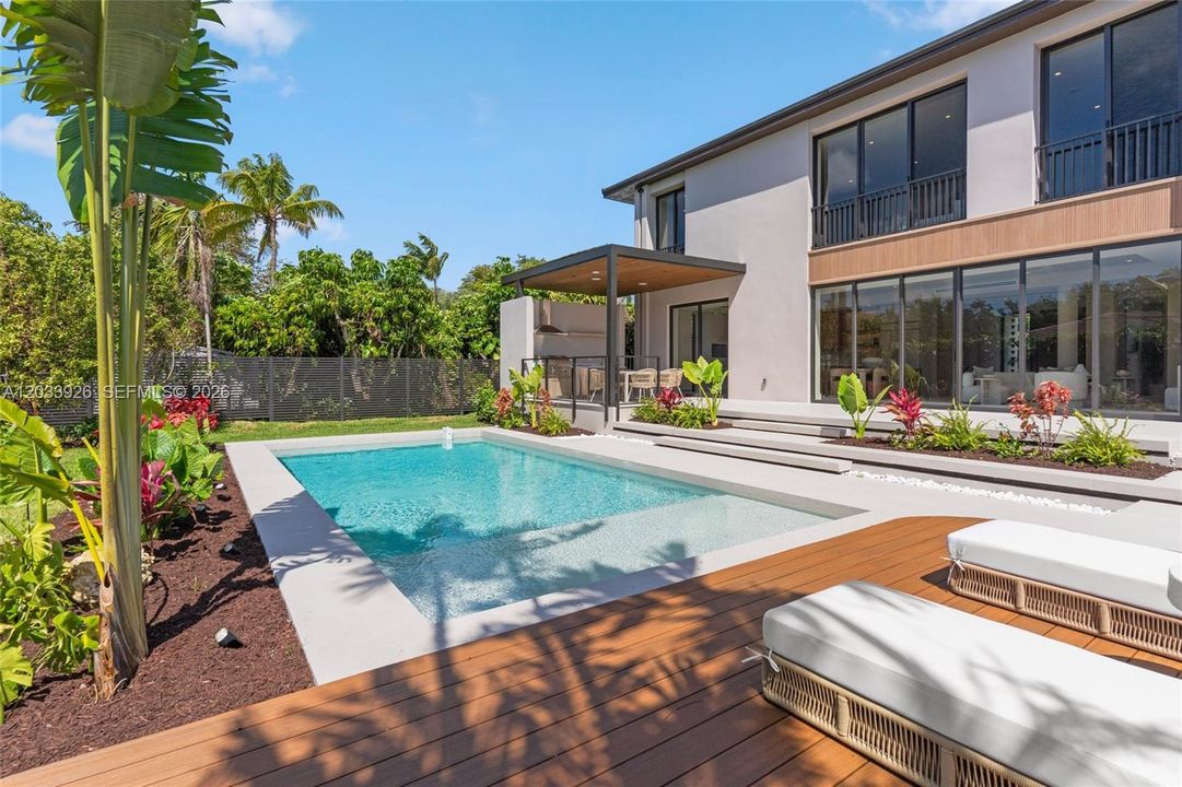 For Sale: $4,250,000 (5 beds, 6 baths, 3904 Square Feet)