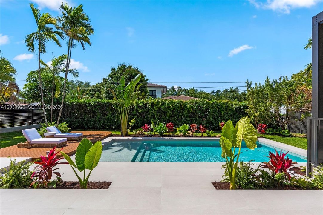 For Sale: $4,250,000 (5 beds, 6 baths, 3904 Square Feet)