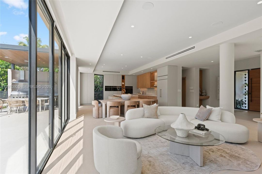 For Sale: $4,250,000 (5 beds, 6 baths, 3904 Square Feet)
