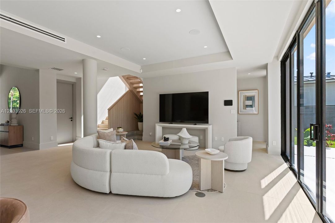 For Sale: $4,250,000 (5 beds, 6 baths, 3904 Square Feet)