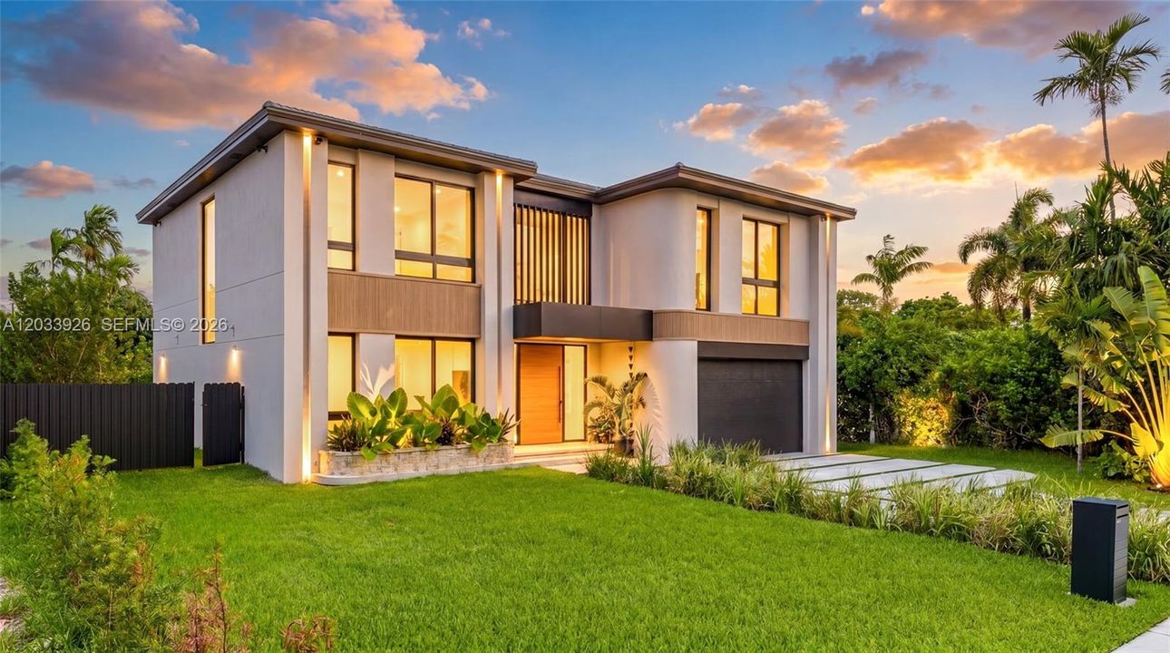 For Sale: $4,250,000 (5 beds, 6 baths, 3904 Square Feet)
