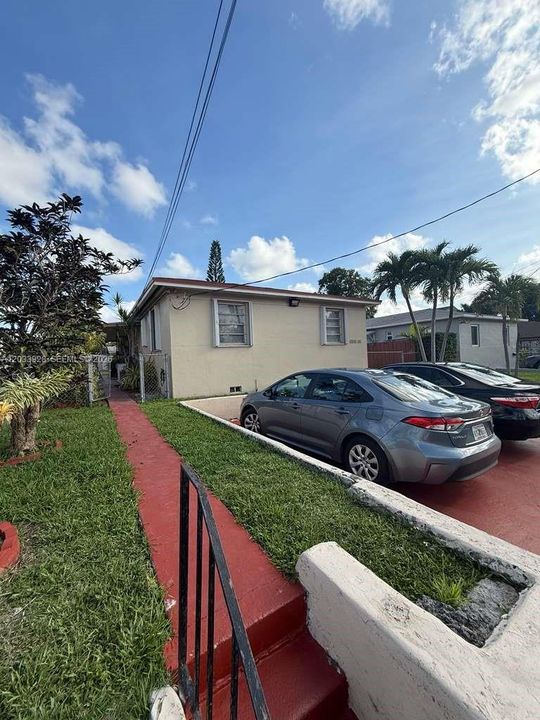For Rent: $2,300 (2 beds, 1 baths, 1217 Square Feet)