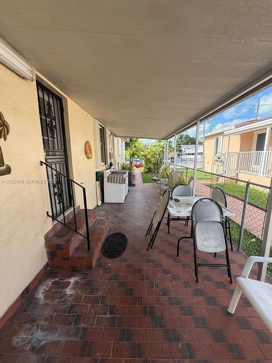 For Rent: $2,300 (2 beds, 1 baths, 1217 Square Feet)