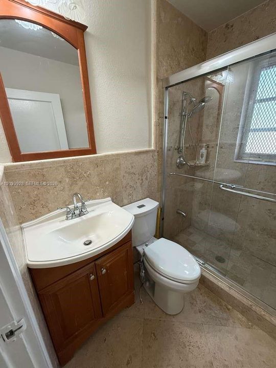 For Rent: $2,300 (2 beds, 1 baths, 1217 Square Feet)