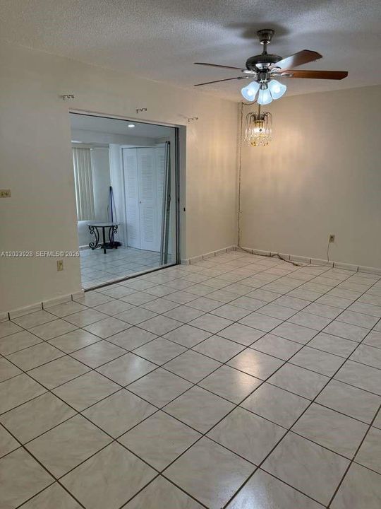 For Rent: $2,300 (2 beds, 1 baths, 1217 Square Feet)