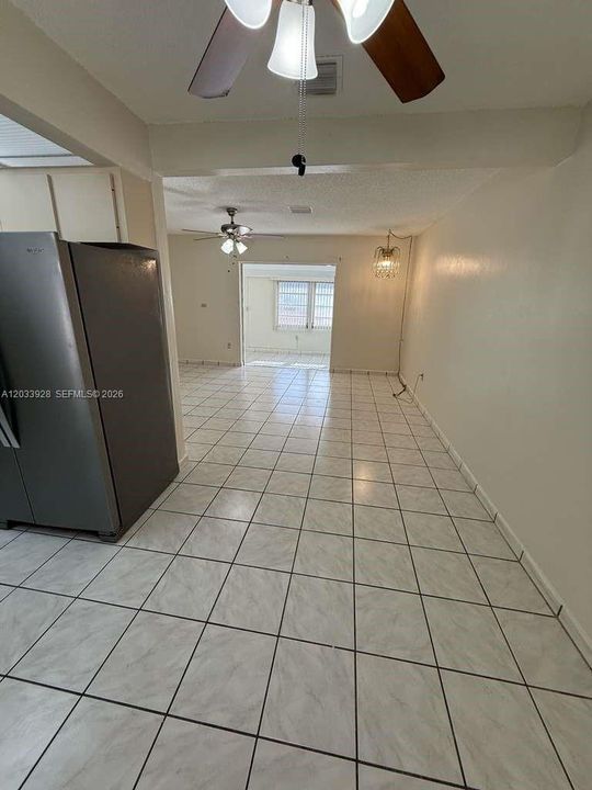 For Rent: $2,300 (2 beds, 1 baths, 1217 Square Feet)