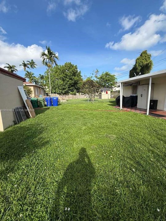 For Rent: $2,300 (2 beds, 1 baths, 1217 Square Feet)